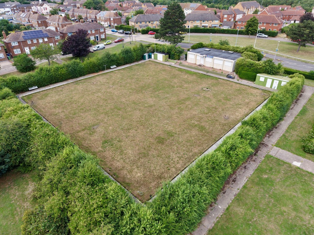 Lot: 100 - BOWLS CLUB WITH POTENTIAL - Vacant bowls club